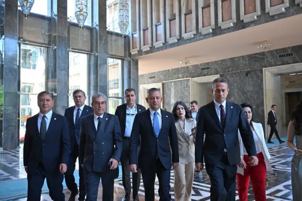 Özgür Özel Ve Ekibi Harekete Geçti! CHP’lilere Provokatif Kuşatma